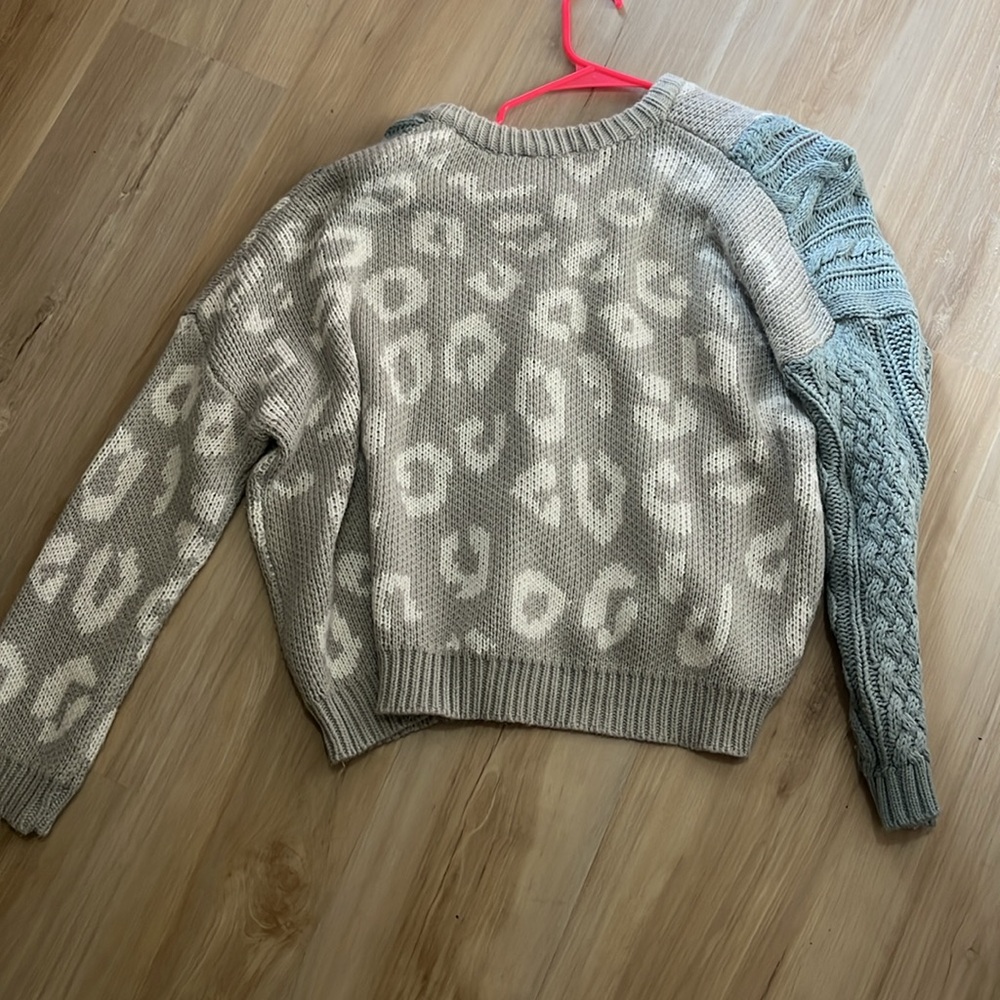Fun sweater! - Picture 2 of 4